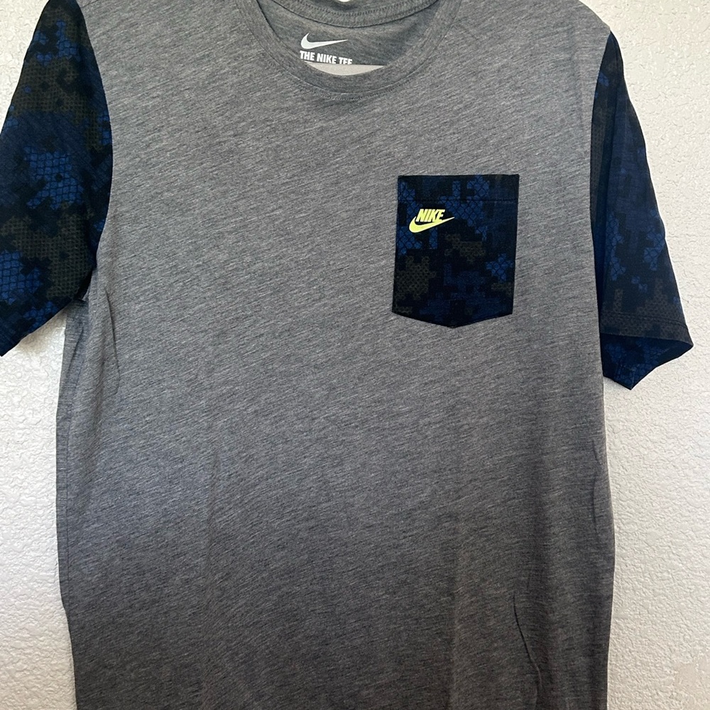 Nike Men's Gray and Blue T-Shirt
